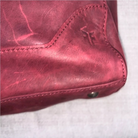 ❤️💜🩷Frye Melissa Zip Tote Bag Distressed Leather -Sangria- MSRP $398 - Picture 8 of 16